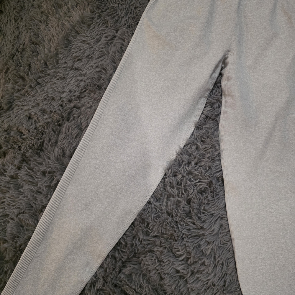 Seamless, high-waisted, contour-enhancing athletic leggings - Picture 3 of 7